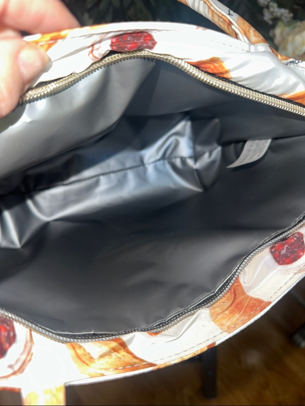Betsey Johnson lunchTote with Pastry Print NWOT - Picture 7 of 10